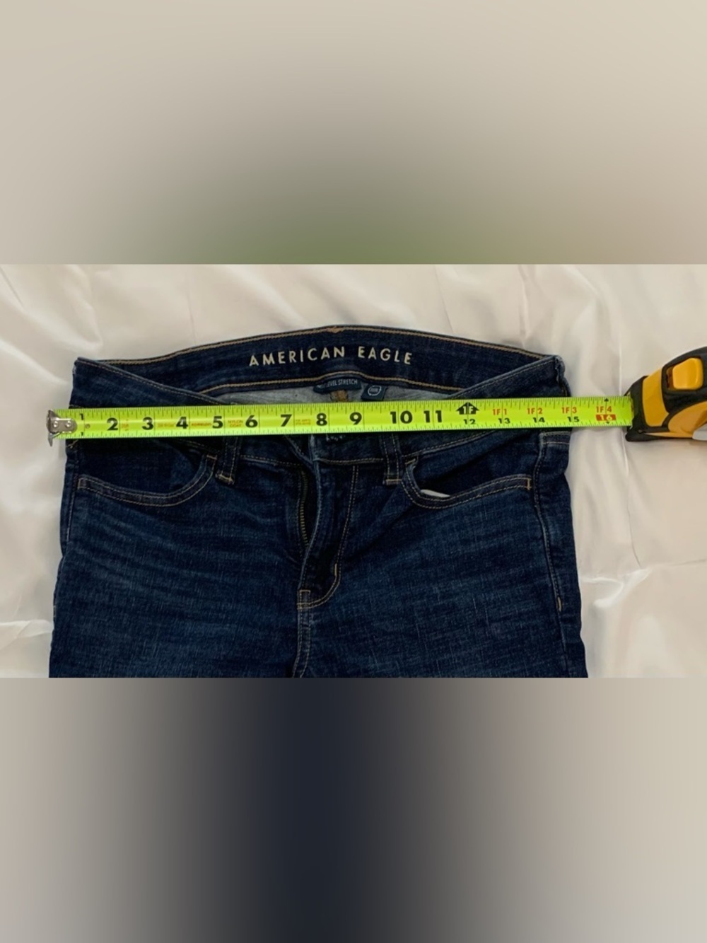 Preloved American Eagle Size 4 Short Jeans - Picture 2 of 6